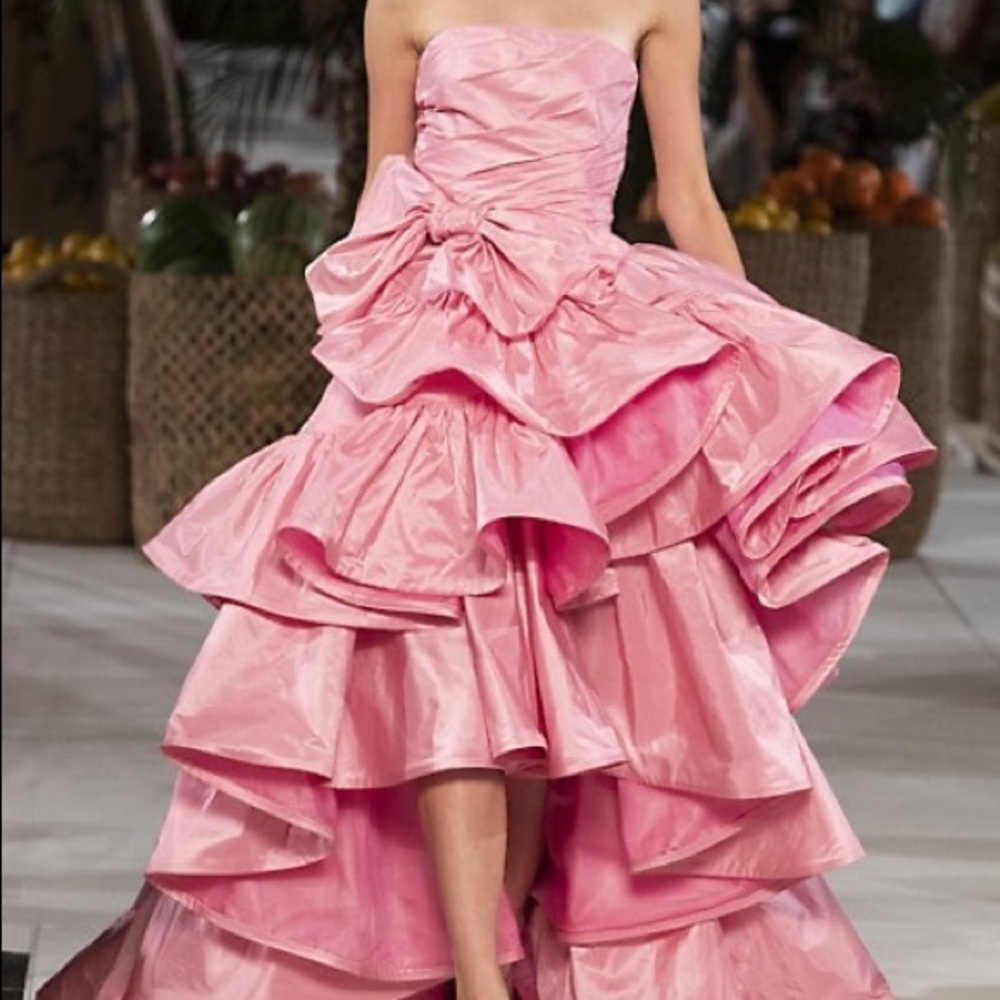 OSCAR DE LA RENTA GOWN.